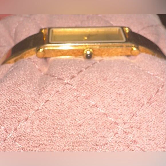 Gucci Horsebit
Vintage Gucci 1500L Horsebit Gold Plated Bangle Watch - Picture 7 of 15